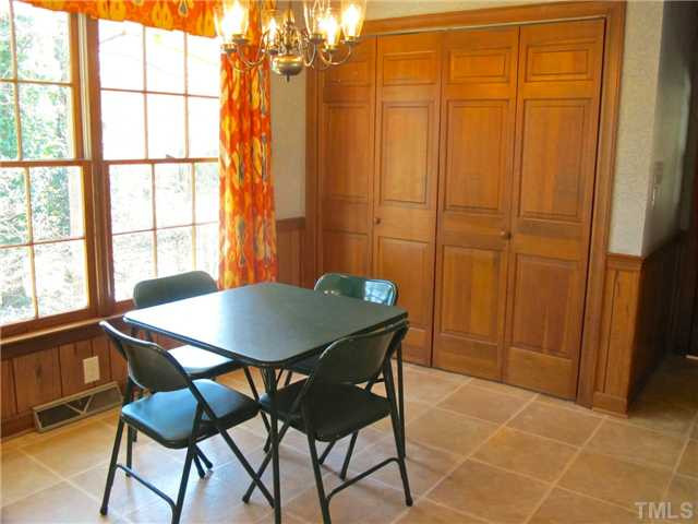 344 Buncombe Street Raleigh, NC 27609 - Photo 8 of 25 Breakfast Area