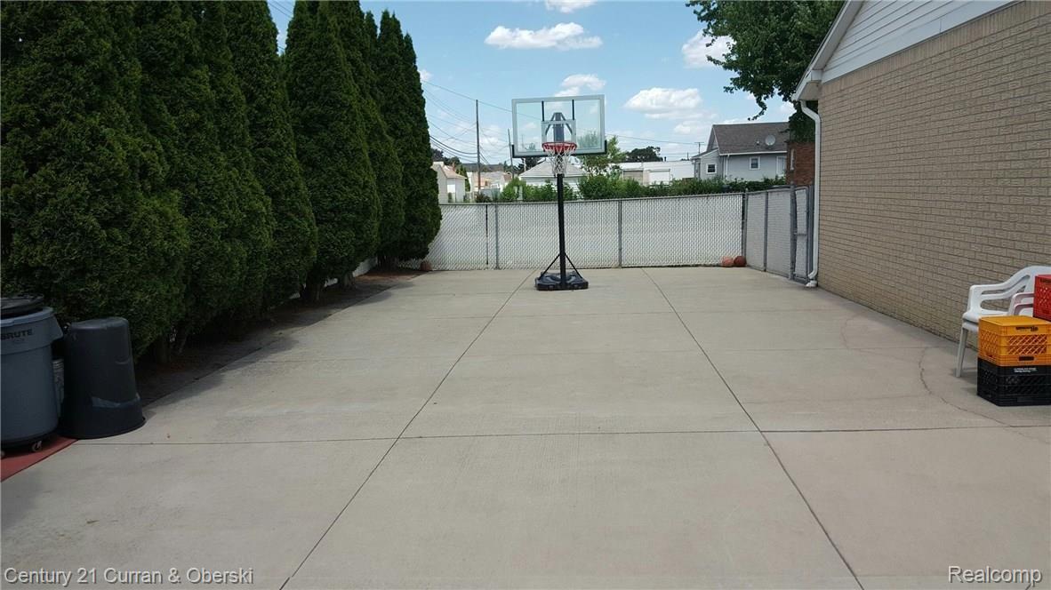 6473 Chase Road Dearborn, MI 48126 - Photo 13 of 36 chase 25.jpg