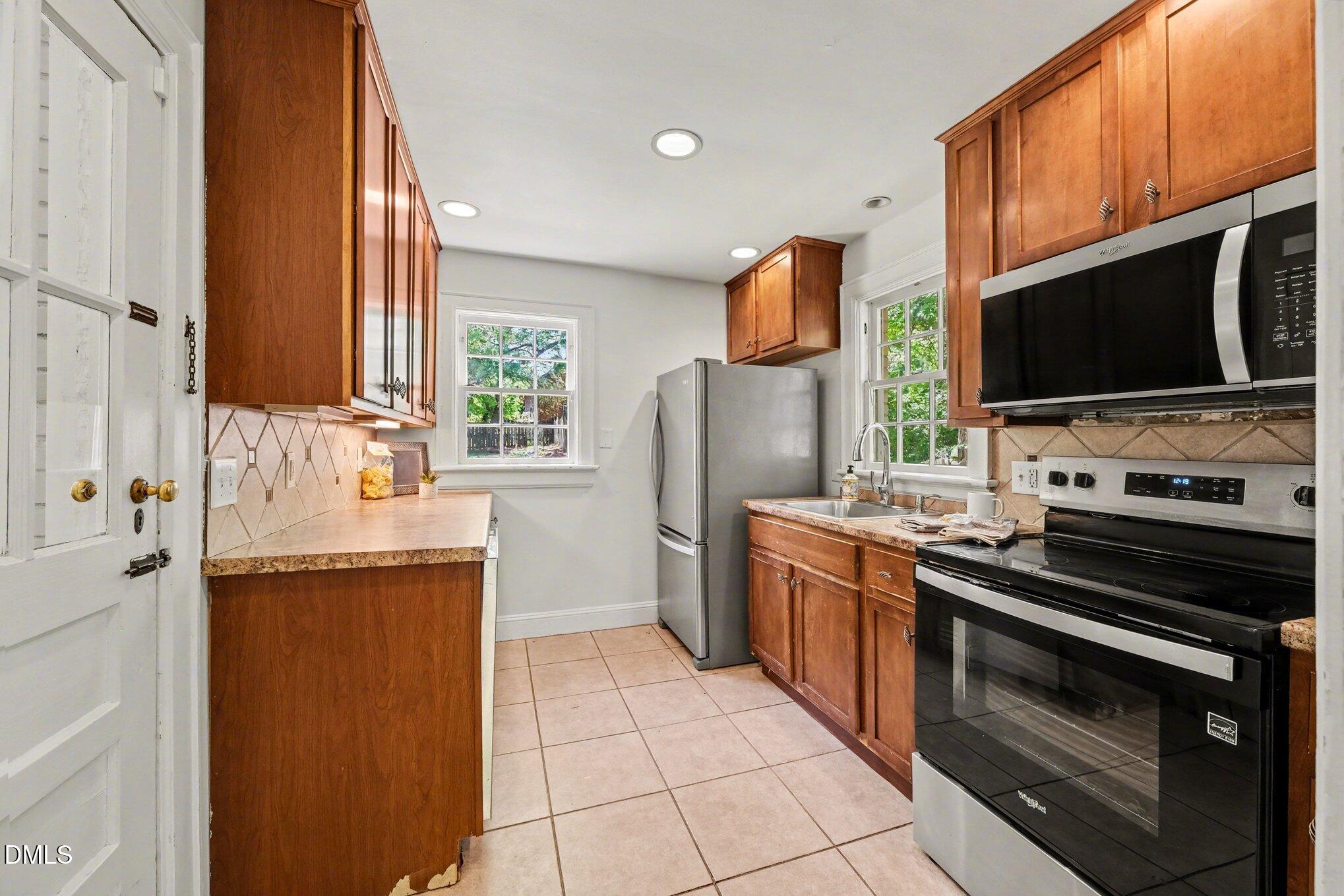 214 Lafayette Road Raleigh, NC 27604 - Photo 11 of 29 007_file_9116