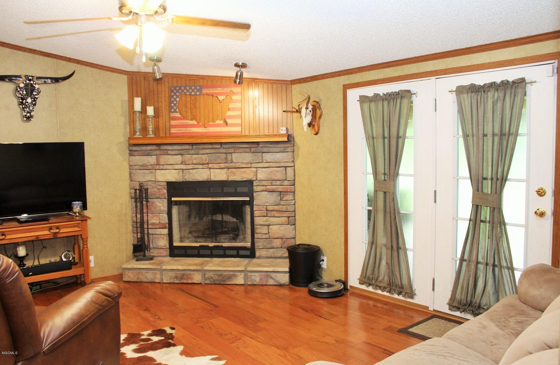 2297 Mt Pleasant Road Lucedale, MS 39452 - Photo 25 of 44 Living Room 2