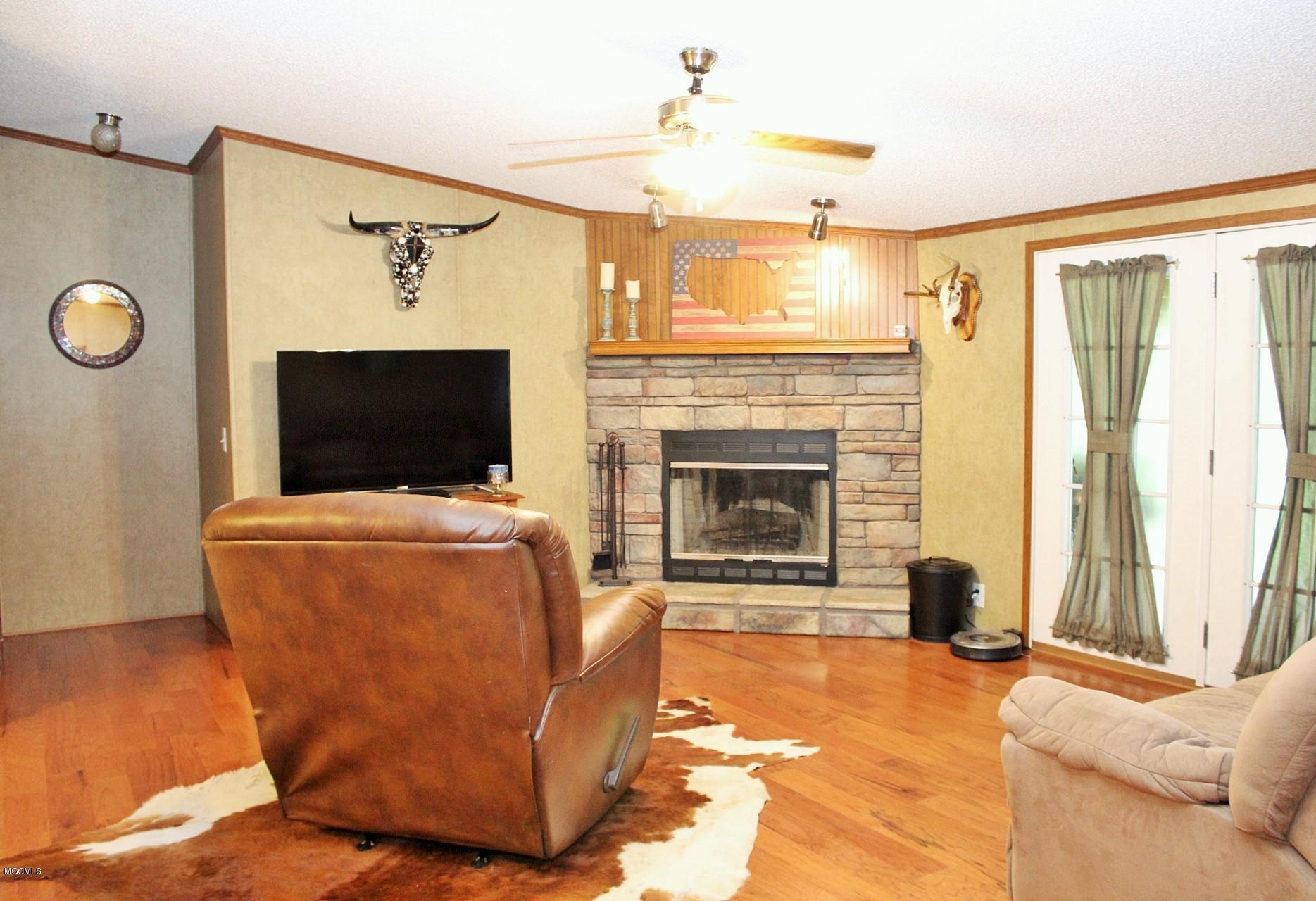 2297 Mt Pleasant Road Lucedale, MS 39452 - Photo 26 of 44 Living Room 2
