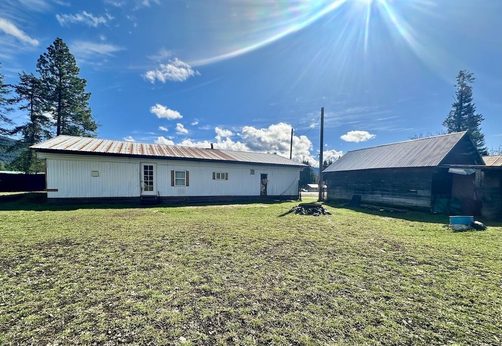 216 McKay Street Ione, WA 99139 - Photo 2 of 3