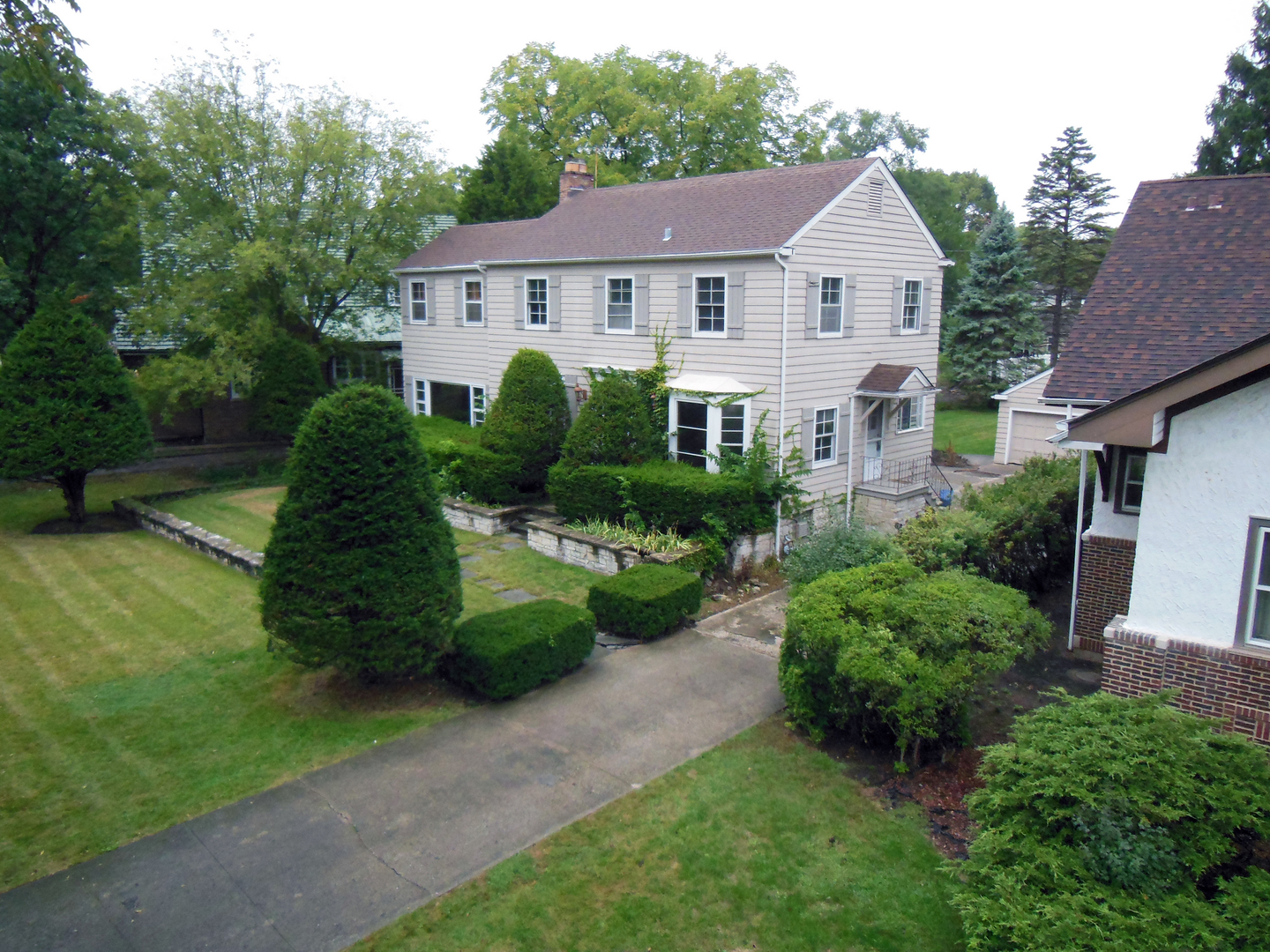 216 Blackhawk Road Riverside, IL 60546 - Photo 27 of 27 a front view of a house with a garden