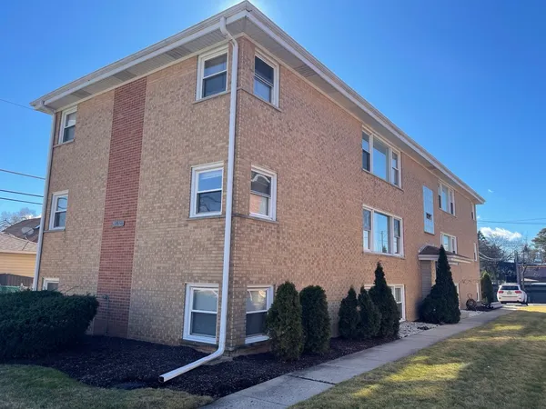 $1,850 | 6910 North Rosemary Lane, Unit 1E, Niles, IL 60714