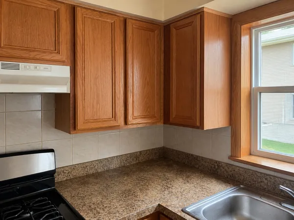 $1,850 | 6910 North Rosemary Lane, Unit 1E, Niles, IL 60714