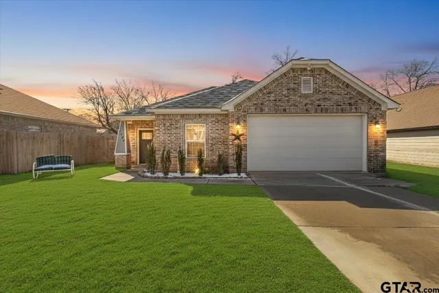 $240,900 | 1104 West Pk Street, Tyler, TX 75702