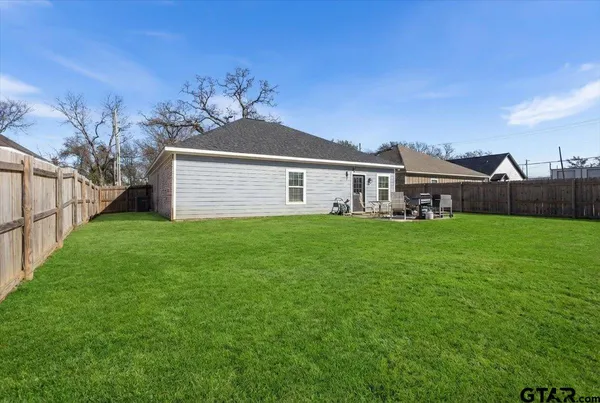$240,900 | 1104 West Pk Street, Tyler, TX 75702