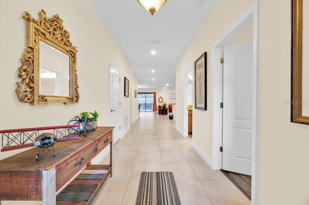 9032 Shadow Mountain Street Davenport, FL 33896 - Photo 4 of 43 a hallway with mirror and furniture