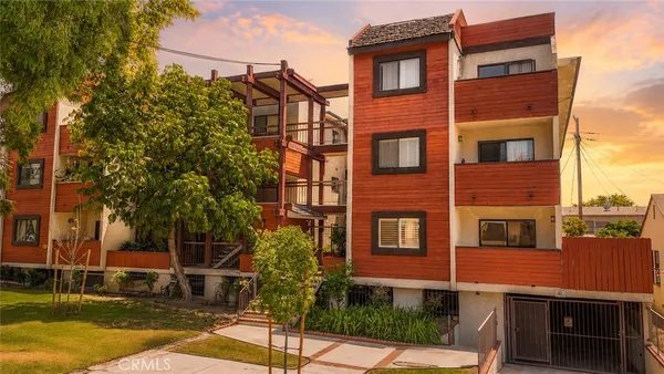 $775,000 | 1304 Stanley Avenue, Unit 10, Glendale, CA 91206