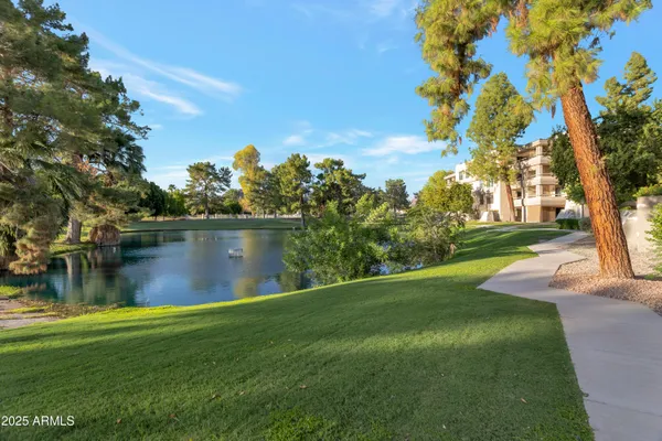 $299,900 | 5102 North 31st Place, Unit 412, Phoenix, AZ 85016