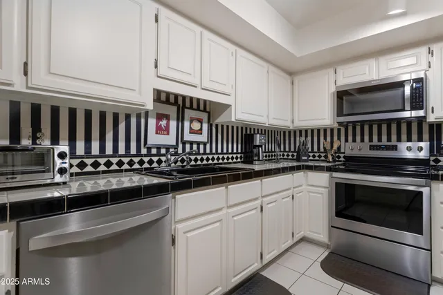 $308,500 | 5102 North 31st Place, Unit 412, Phoenix, AZ 85016
