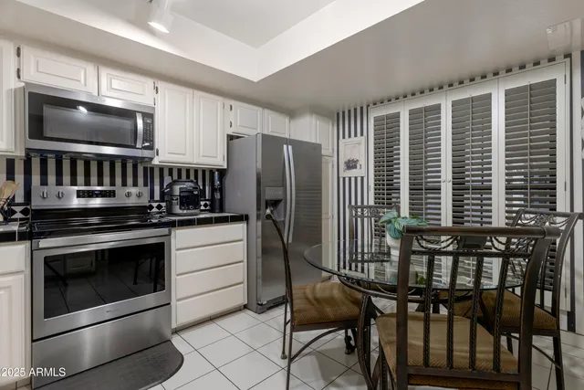 $308,500 | 5102 North 31st Place, Unit 412, Phoenix, AZ 85016