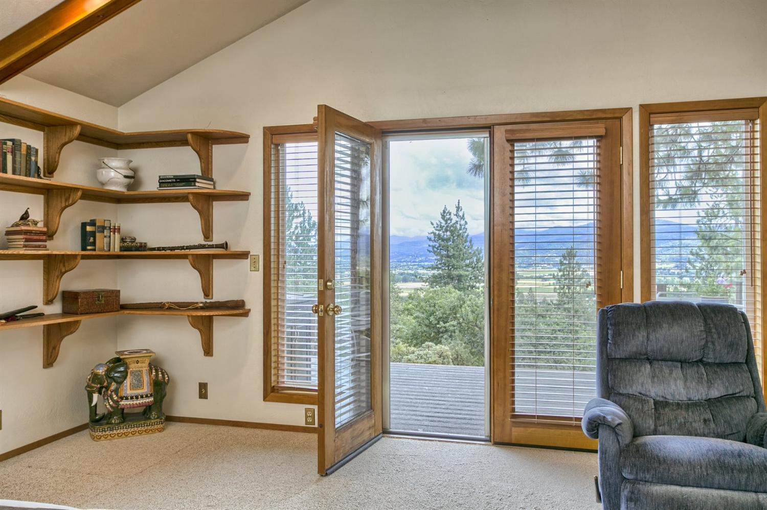 2257 Johns Peak Road Central Point, OR 97502 - Photo 26 of 35 Gallery Image 26