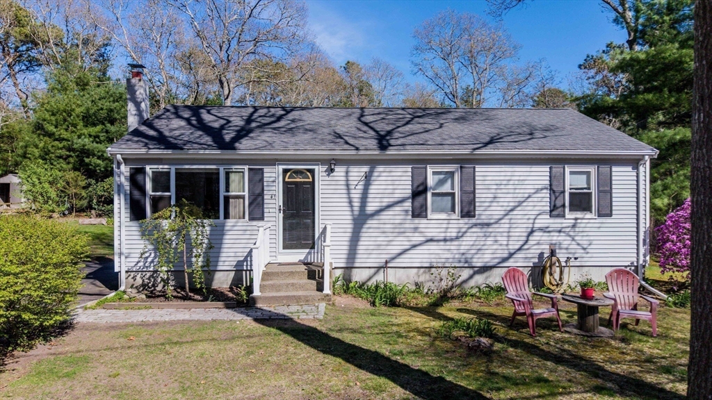 41 Standish Avenue Wareham, MA 02538 - Photo 2 of 35 a front view of a house with garden