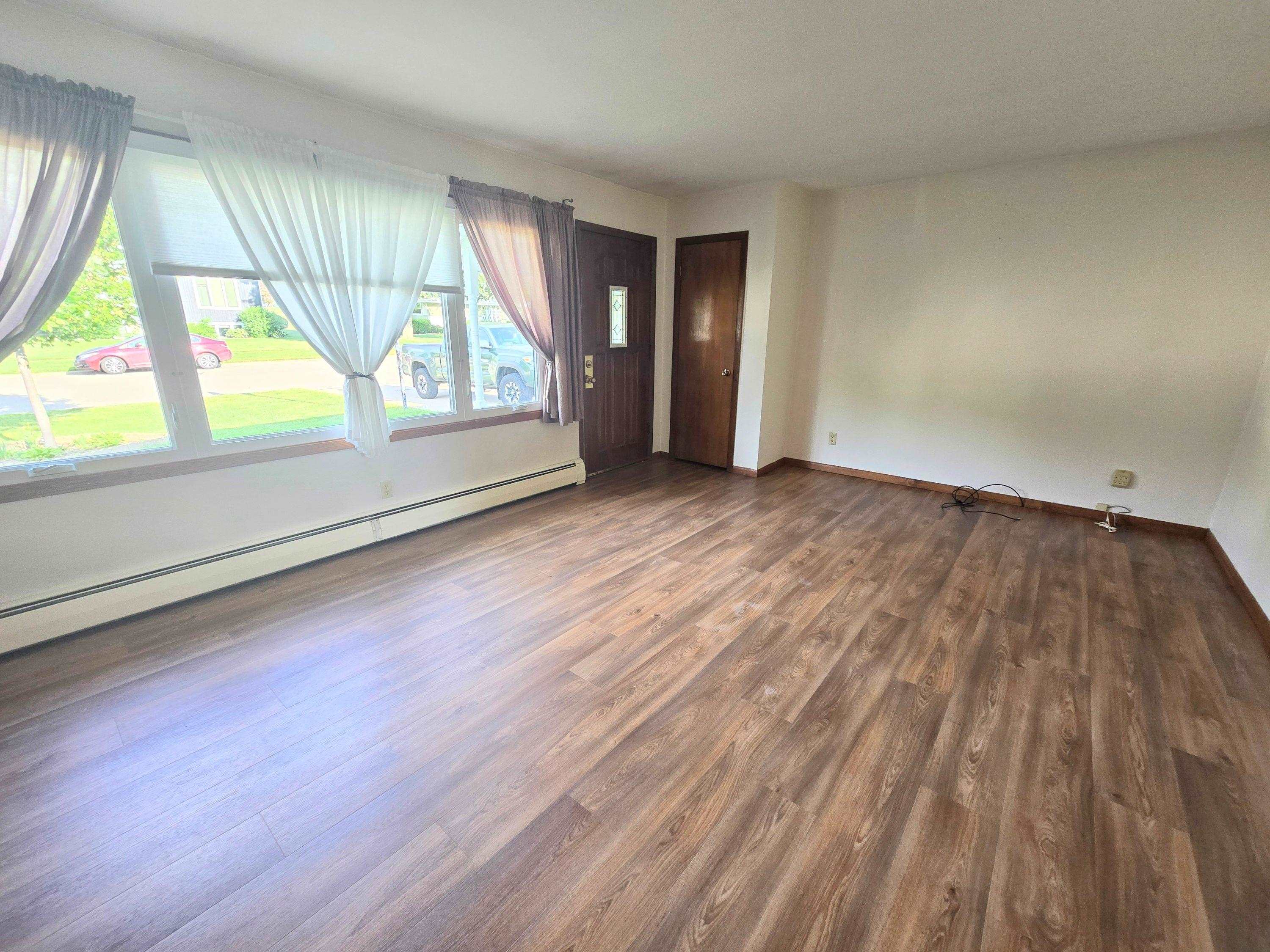 659 Hamburg Street Ripon, WI 54971 - Photo 6 of 32