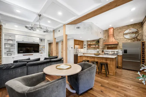 $400,000 | 540 West Belden Avenue, Unit 1C, Chicago, IL 60614