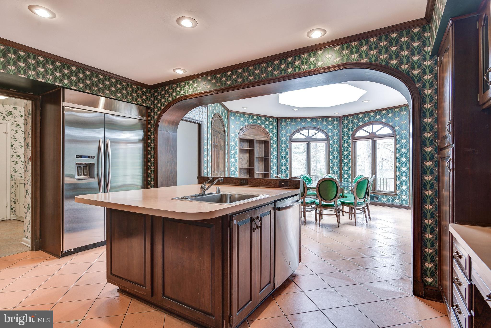 7425 Arrowood Road Bethesda, MD 20817 - Photo 6 of 25 HUGE Kitchen