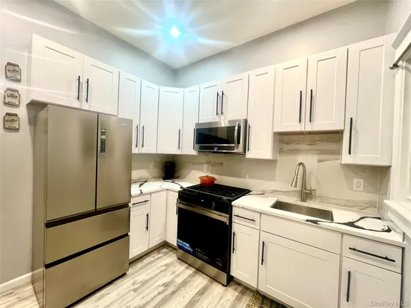 $1,850 | 17 Academy Avenue, Unit 2, Middletown, NY 10940