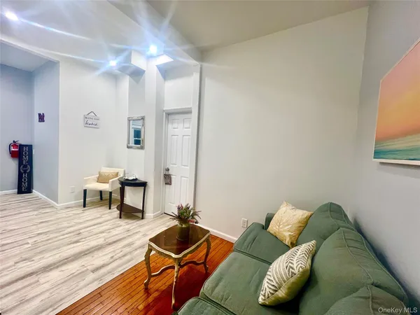 $1,850 | 17 Academy Avenue, Unit 2, Middletown, NY 10940