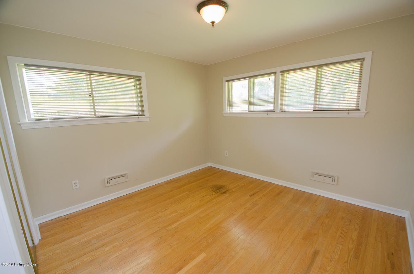 4247 Middlebrook Road Louisville, KY 40207 - Photo 24 of 49 Bedroom 3