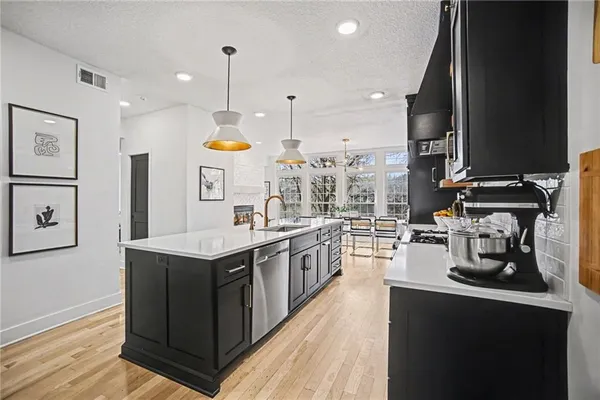 $659,900 | 7807 Deer Run, Parkville, MO 64152