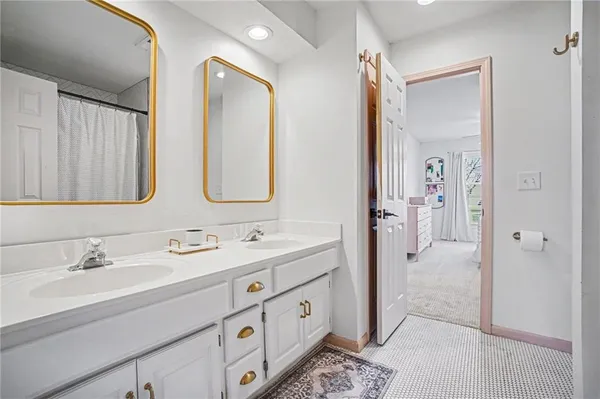 $659,900 | 7807 Deer Run, Parkville, MO 64152