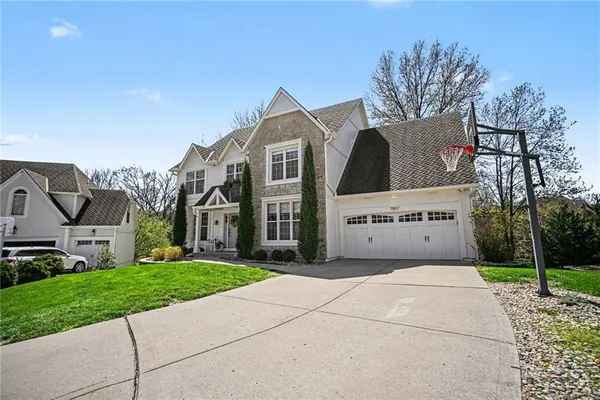 $659,900 | 7807 Deer Run, Parkville, MO 64152