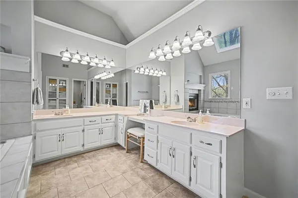 $659,900 | 7807 Deer Run, Parkville, MO 64152