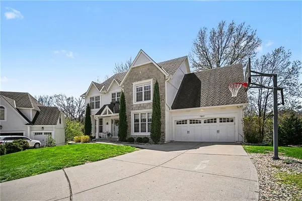 $659,900 | 7807 Deer Run, Parkville, MO 64152