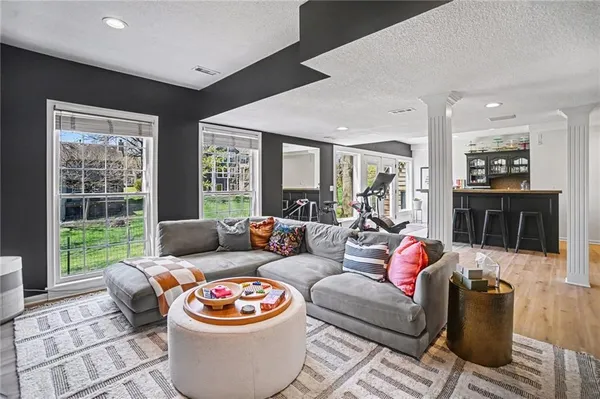 $659,900 | 7807 Deer Run, Parkville, MO 64152