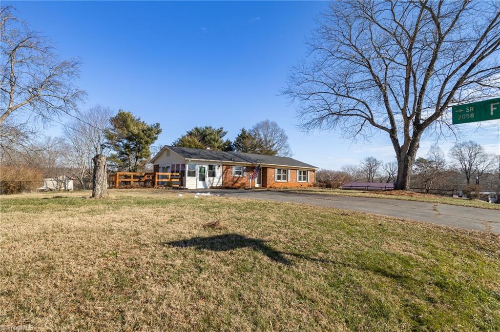 101 Kingstree Road King, NC 27021 - Photo 4 of 35