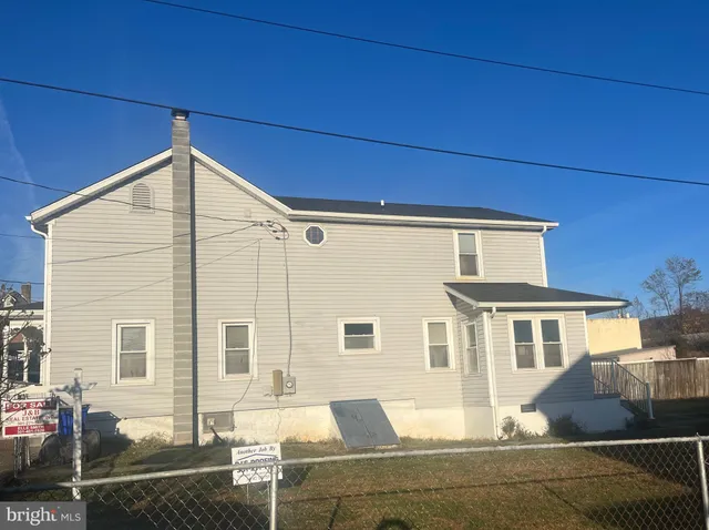a view of a large building with a lot of windows