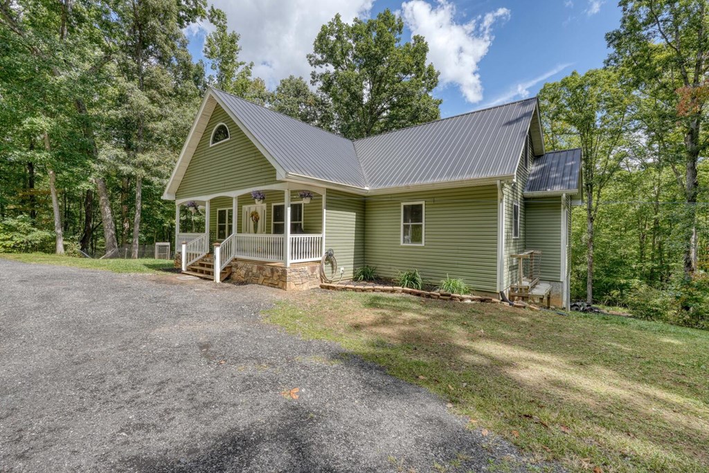215 Rhodemont Trail Hayesville, NC 28904 - Photo 4 of 50
