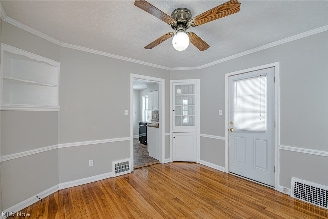 3685 Woodridge Road Cleveland, OH 44121 - Photo 8 of 25