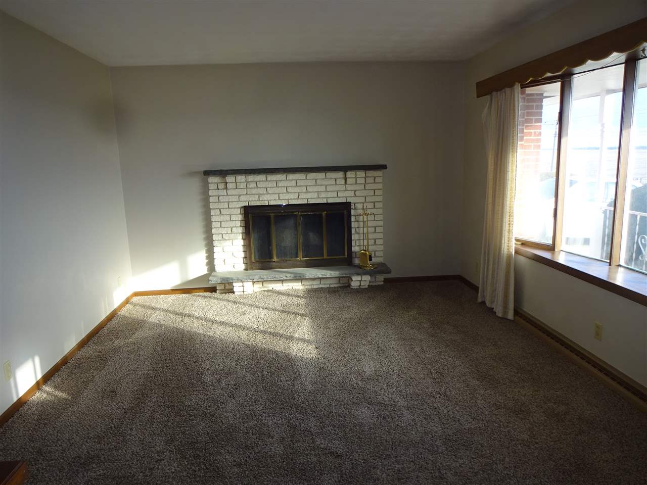 2915 Latham Road Rockford, IL 61103 - Photo 3 of 22 Gallery Image 3