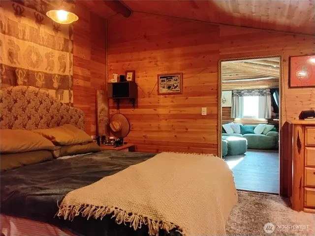 a view of walk in closet