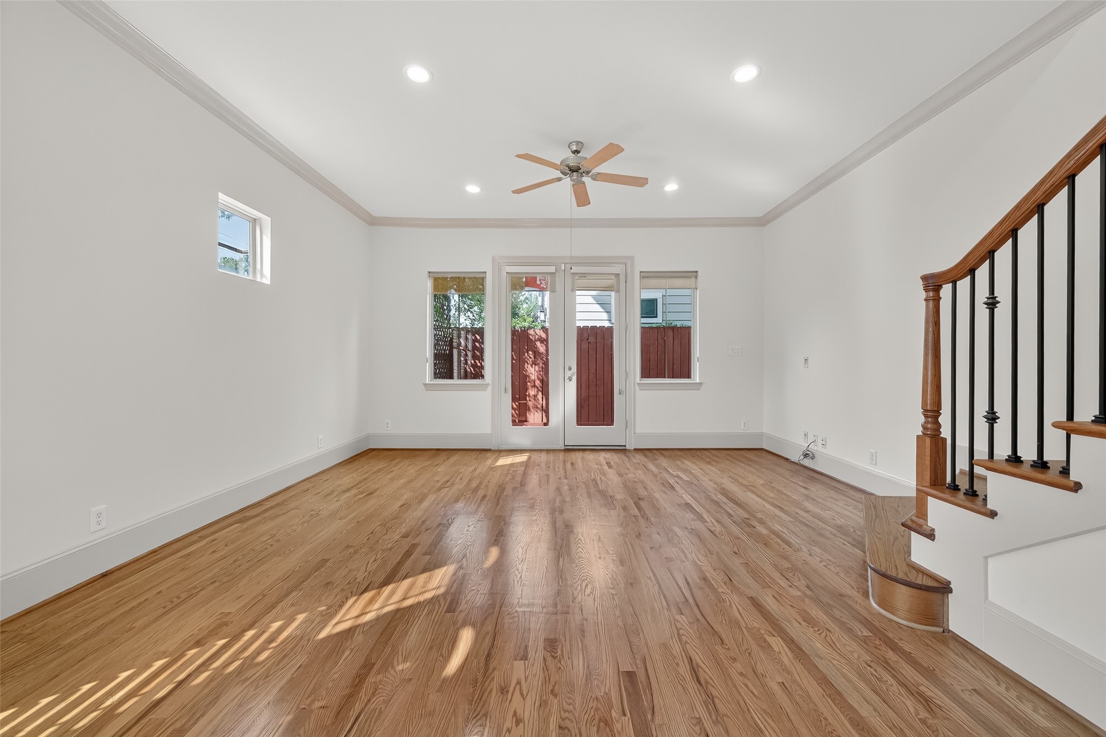 931 West 23rd Street, Unit K Houston, TX 77008 - Photo 5 of 40 Family room overlooks the entire 1st floor. Recessed lighting, crown molding and ceiling fan complete the 19'1" x 17'11" family room.
