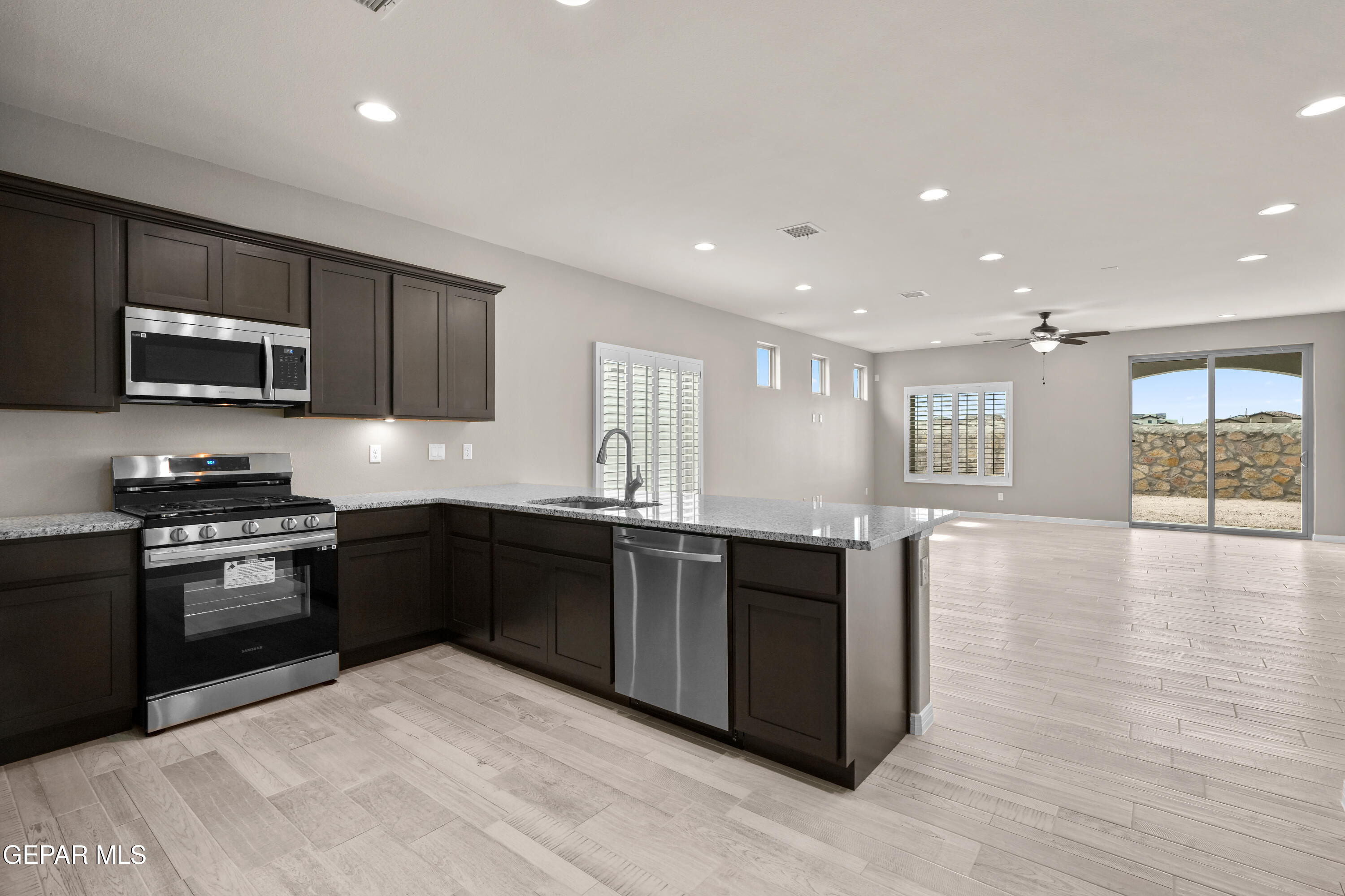 14928 Hill Ridge El Paso, TX 79938 - Photo 5 of 34 13828 Paseo De Miel-6