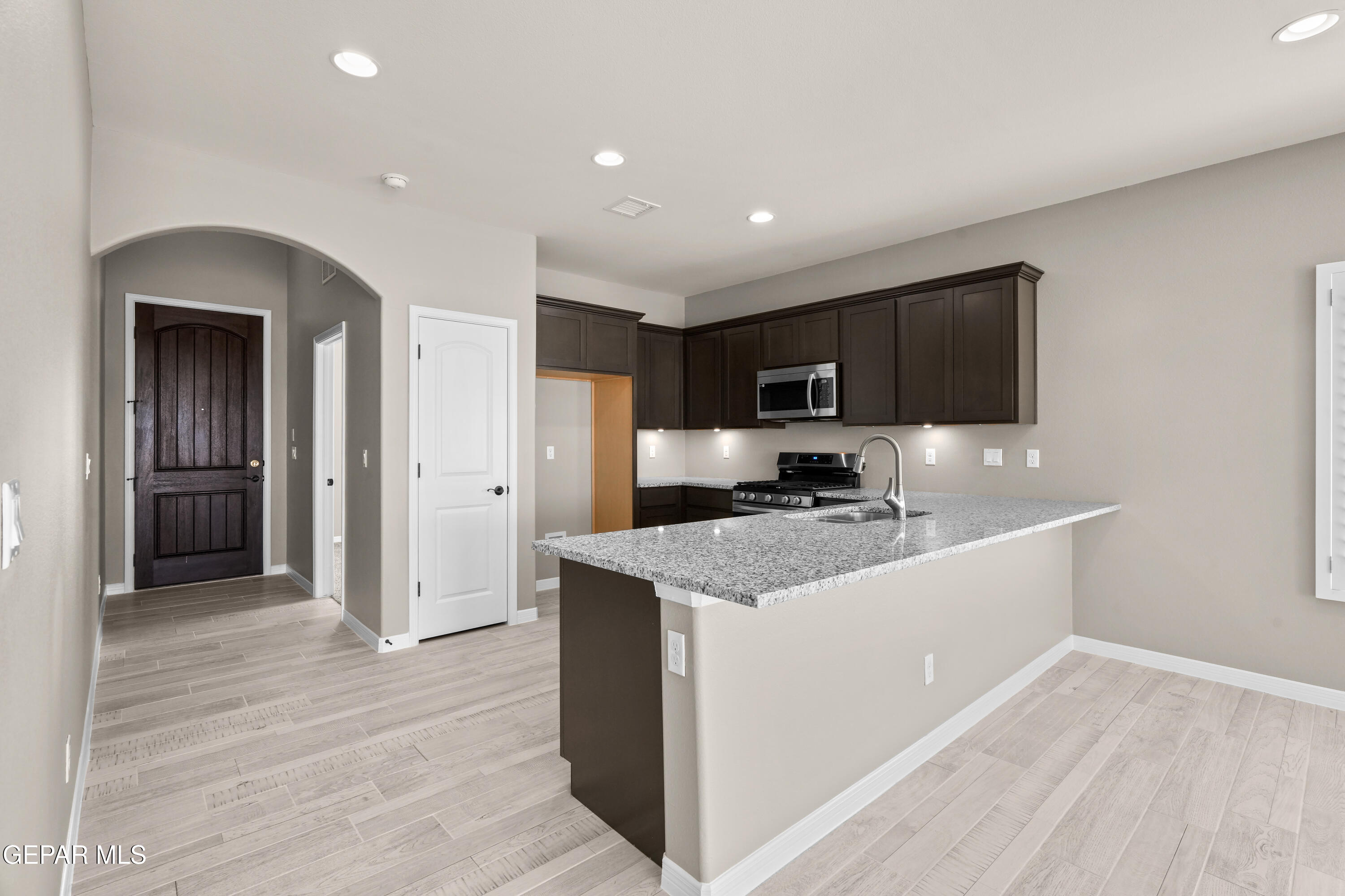 14928 Hill Ridge El Paso, TX 79938 - Photo 7 of 34 13828 Paseo De Miel-8