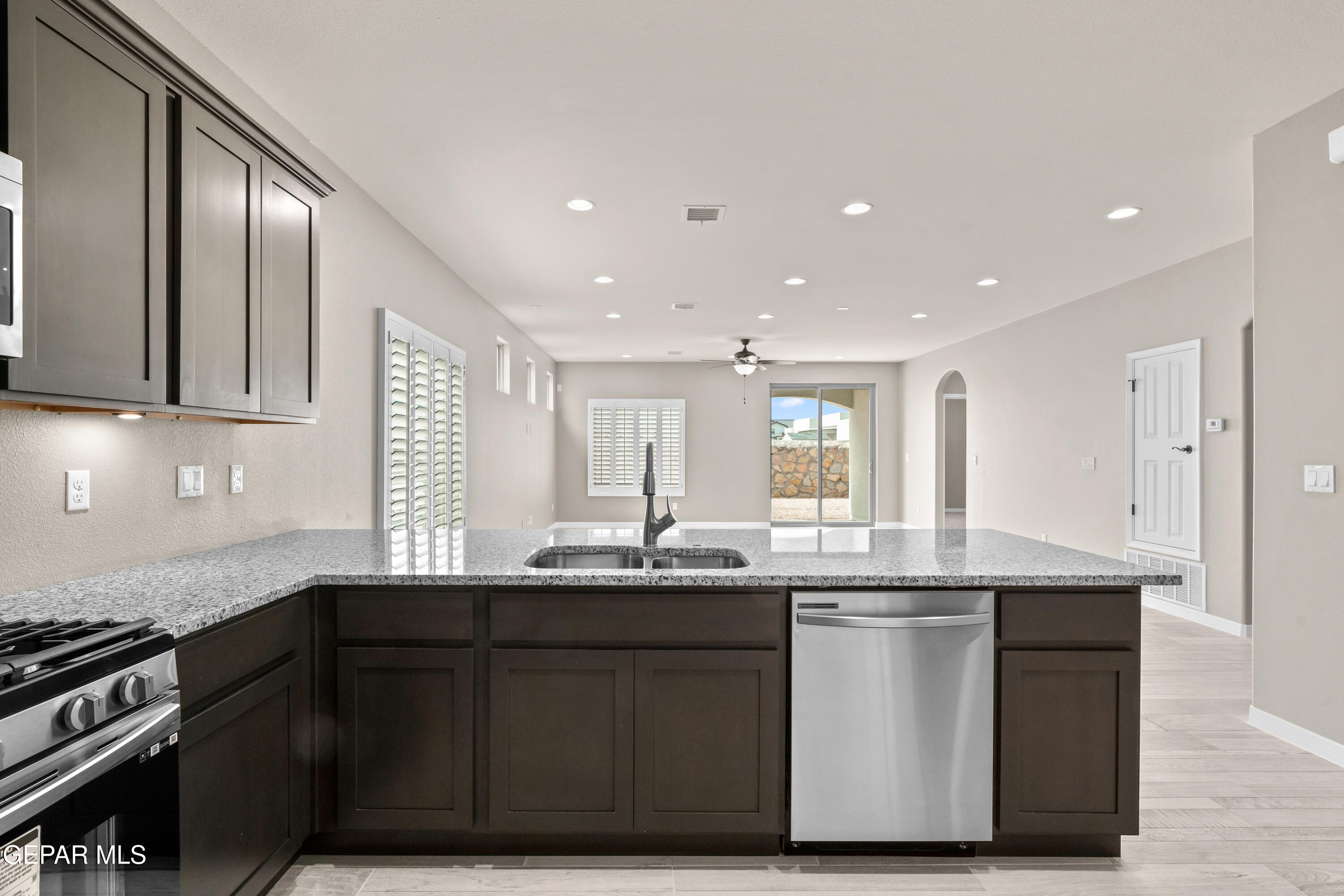 14928 Hill Ridge El Paso, TX 79938 - Photo 8 of 34 13828 Paseo De Miel-9