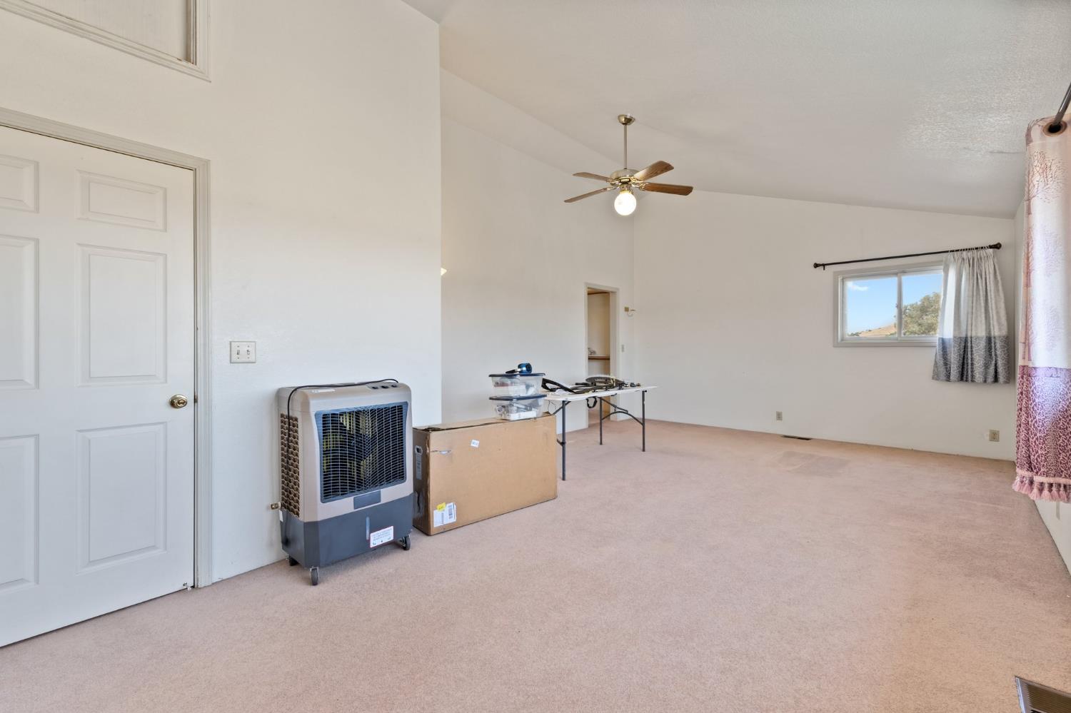 25363 Run Way Raymond, CA 93653 - Photo 8 of 39