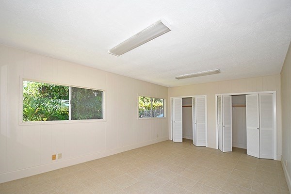 17-239 Volcano Road Keaau, HI 96749 - Photo 16 of 25 an empty room with windows