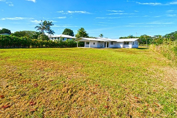 17-239 Volcano Road Keaau, HI 96749 - Photo 4 of 25 a view of a swimming pool with an ocean view