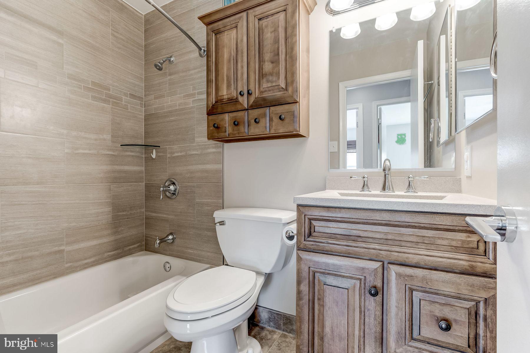 7471 Setting Sun Way Columbia, MD 21046 - Photo 14 of 20 Upper-level bathroom