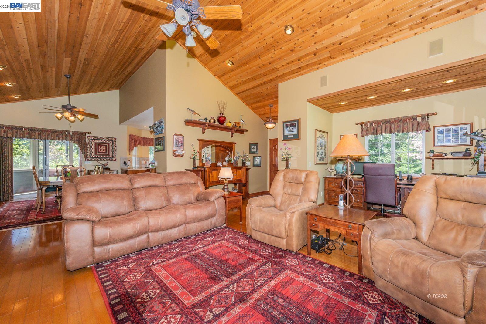 2051 Sky Ranch Road Junction City, CA 96048 - Photo 11 of 50