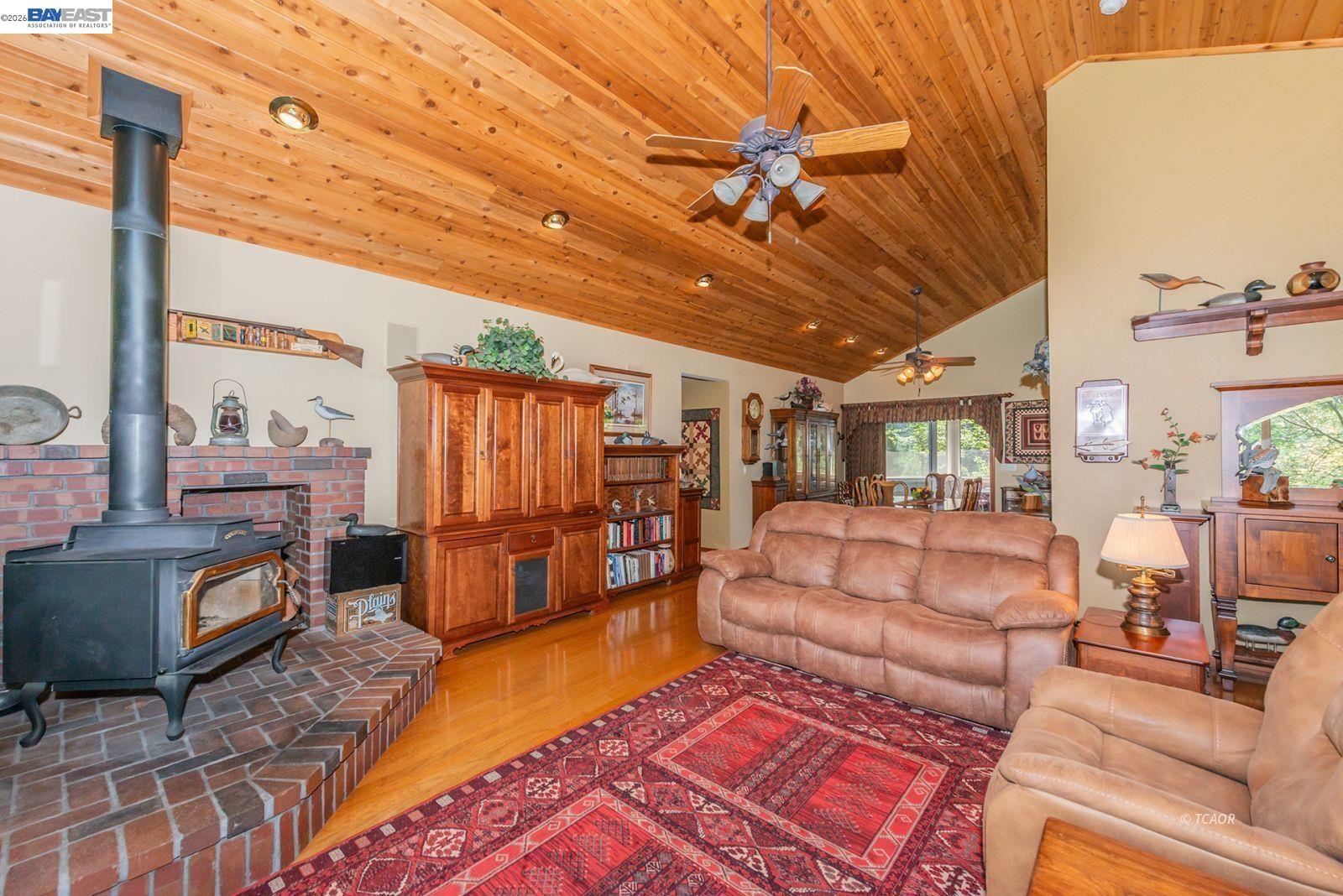 2051 Sky Ranch Road Junction City, CA 96048 - Photo 12 of 50