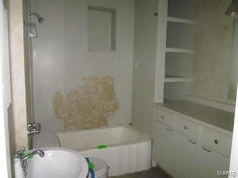 5219 Heege Road St. Louis, MO 63123 - Photo 14 of 18 Gallery Image 14