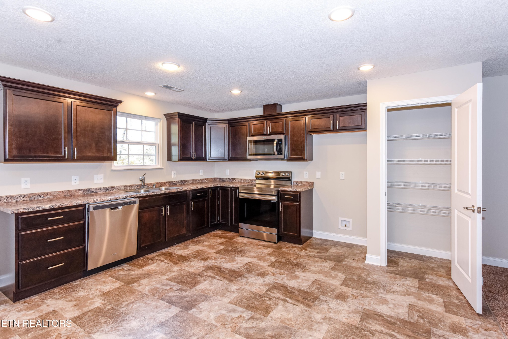 2201 Ridgecrest Drive Maryville, TN 37803 - Photo 12 of 40