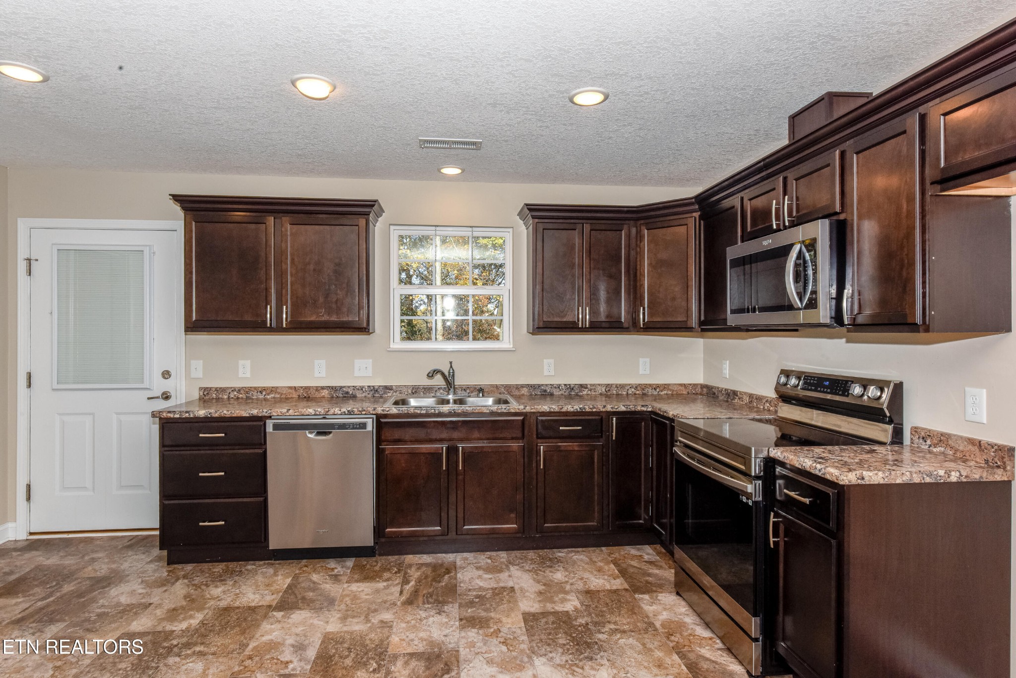 2201 Ridgecrest Drive Maryville, TN 37803 - Photo 13 of 40