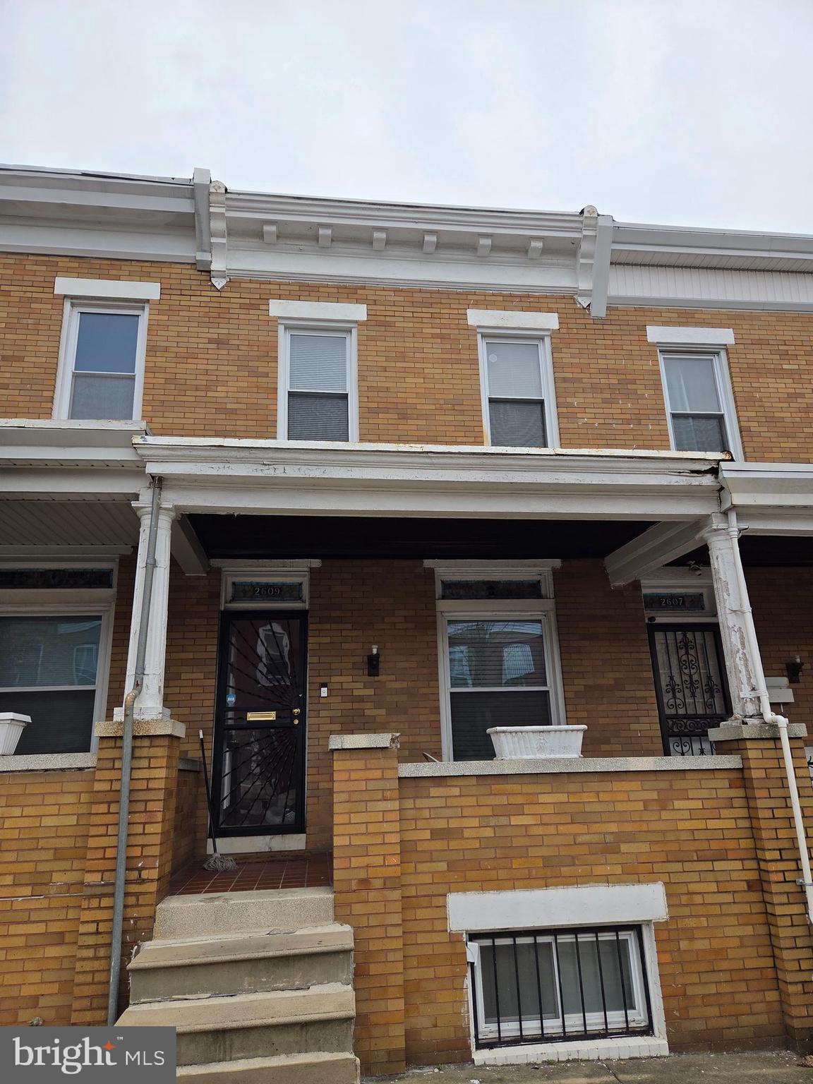 2609 East Hoffman Street Baltimore, MD 21213 - Photo 13 of 22 front view of a building
